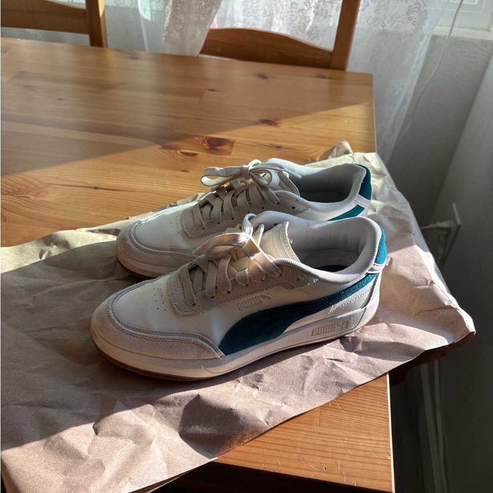 Puma White and Blue Casual Sneakers